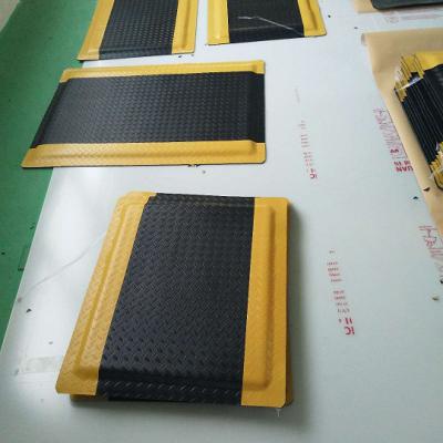防静电地板厂，双层防疲劳脚垫，灰色环保防静电桌垫